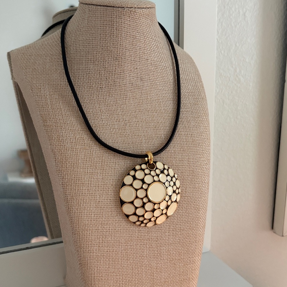 Joan Rivers Classics 
Cream and Gold Circle Pendant Necklace